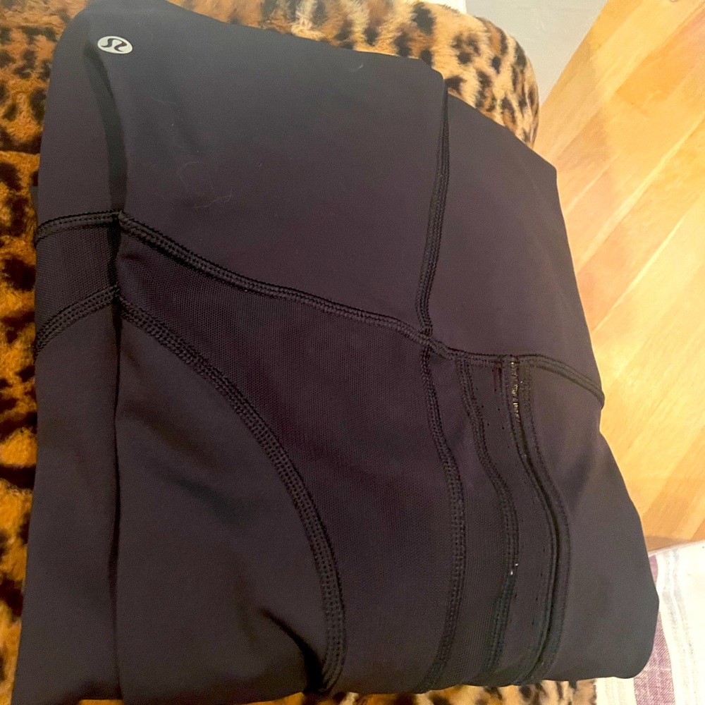 Lulu classic black leggings - like new -